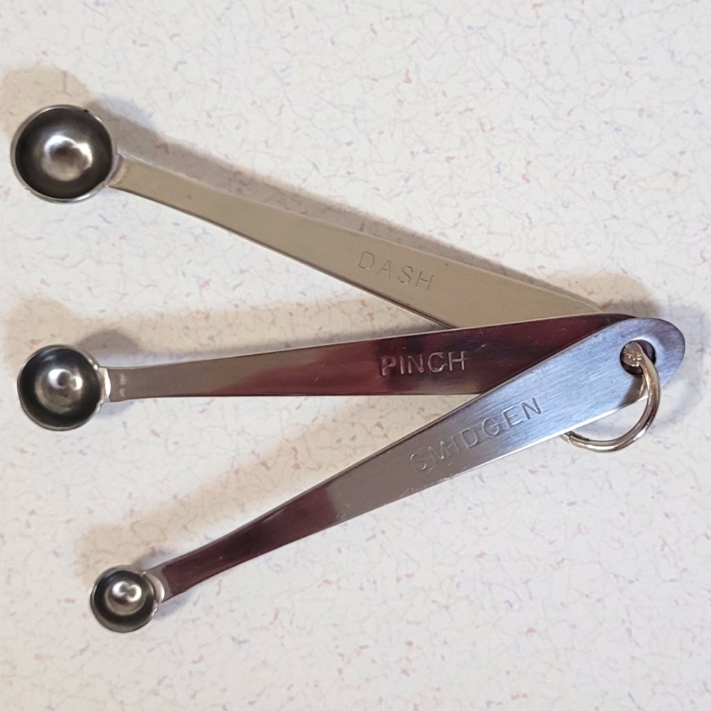Smidgen Dash Pinch measuring spoon set